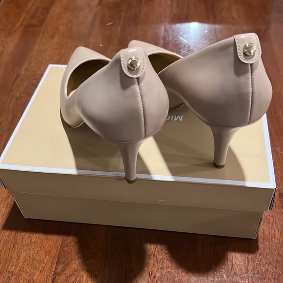 NWOT Michael Kors Nude Heels! COMES WITH BOX - Picture 4 of 8